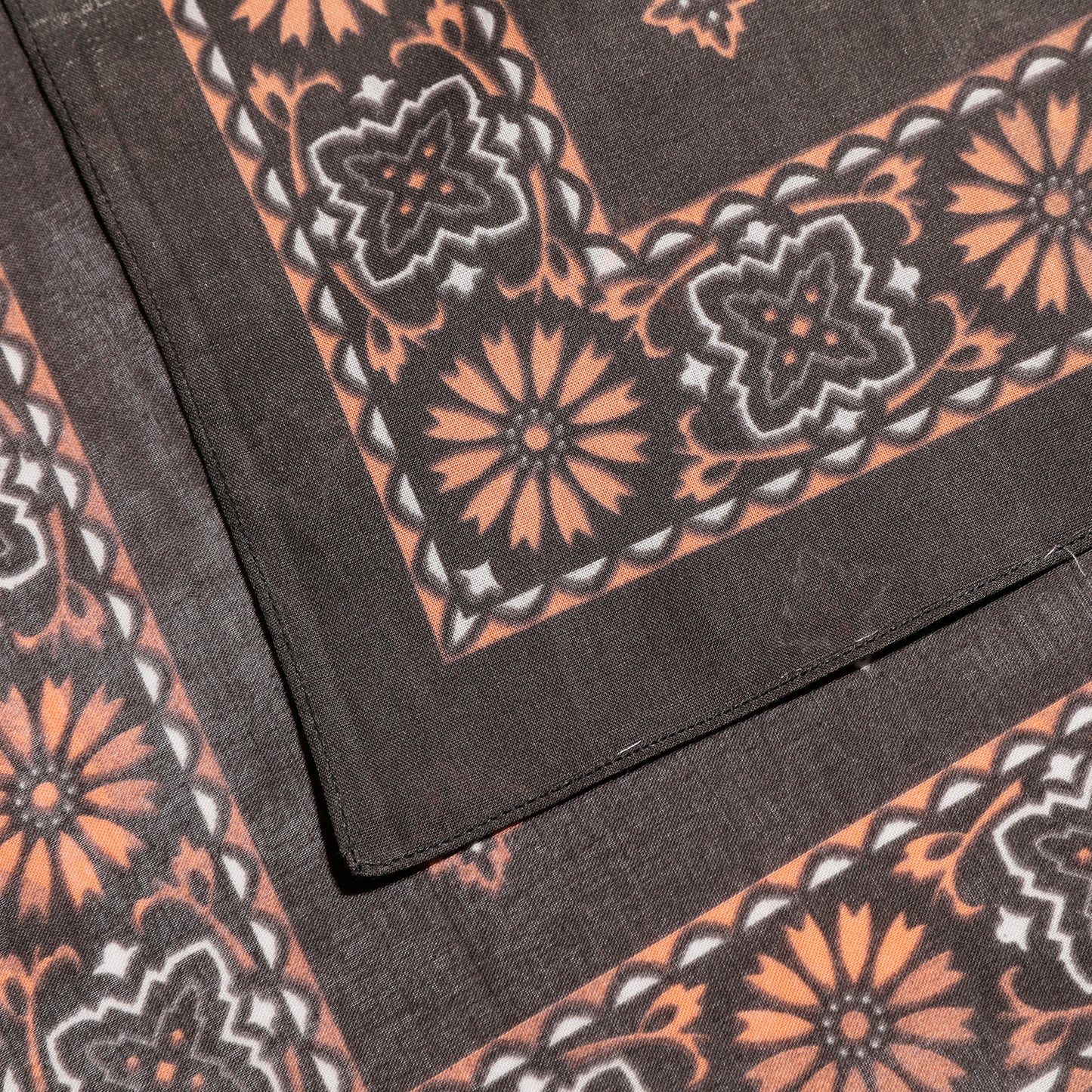 【Coming Soon】Geometric Flolal Selvedge Bandana【JDG94648】